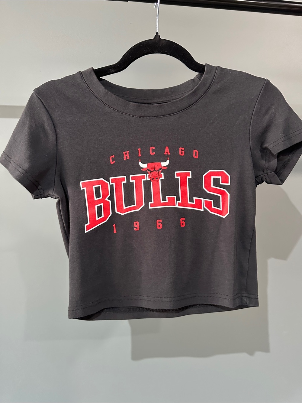 Chicago Bulls Black Crop Tee with Red Logo